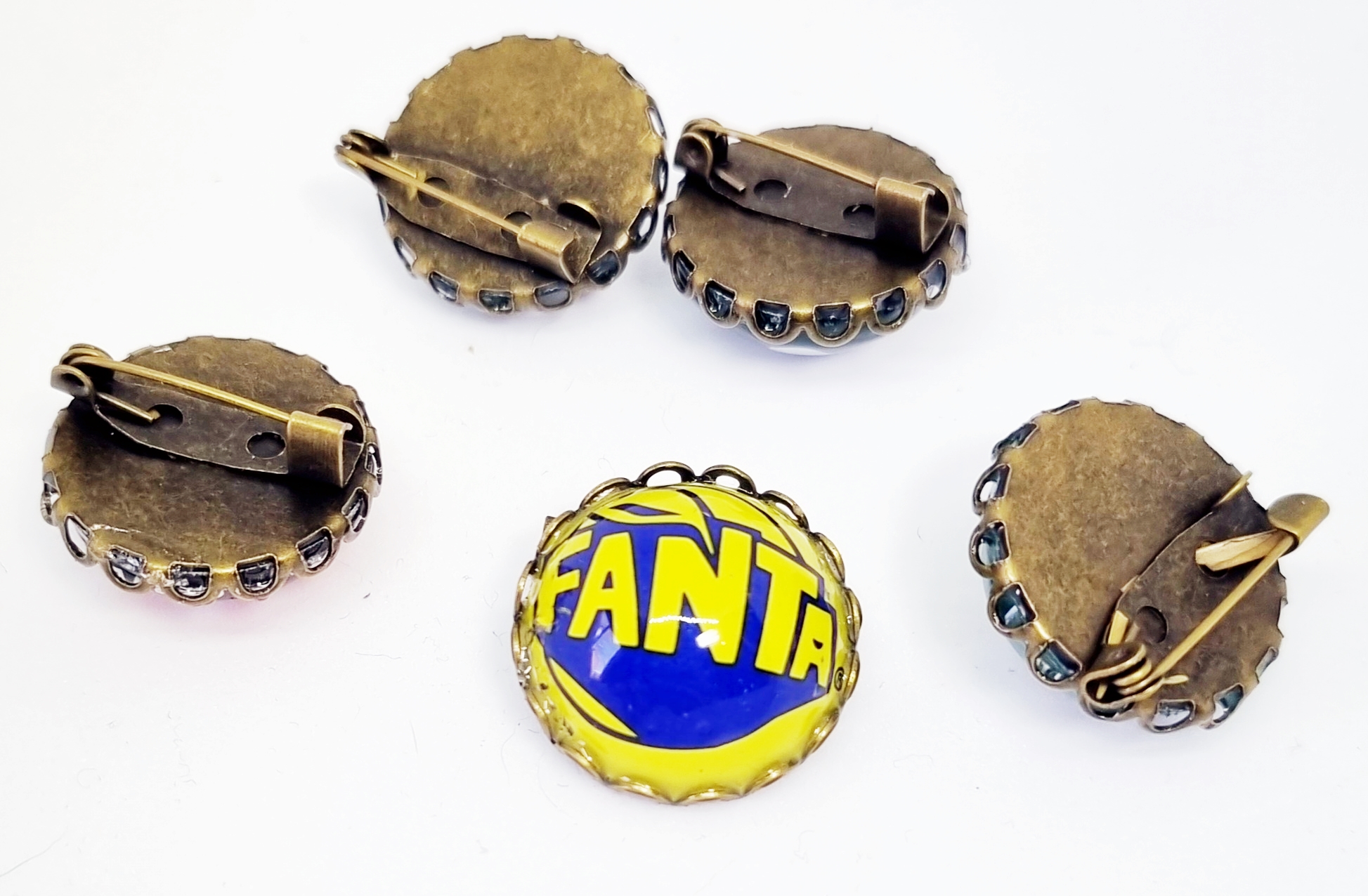 Pin Fanta limón