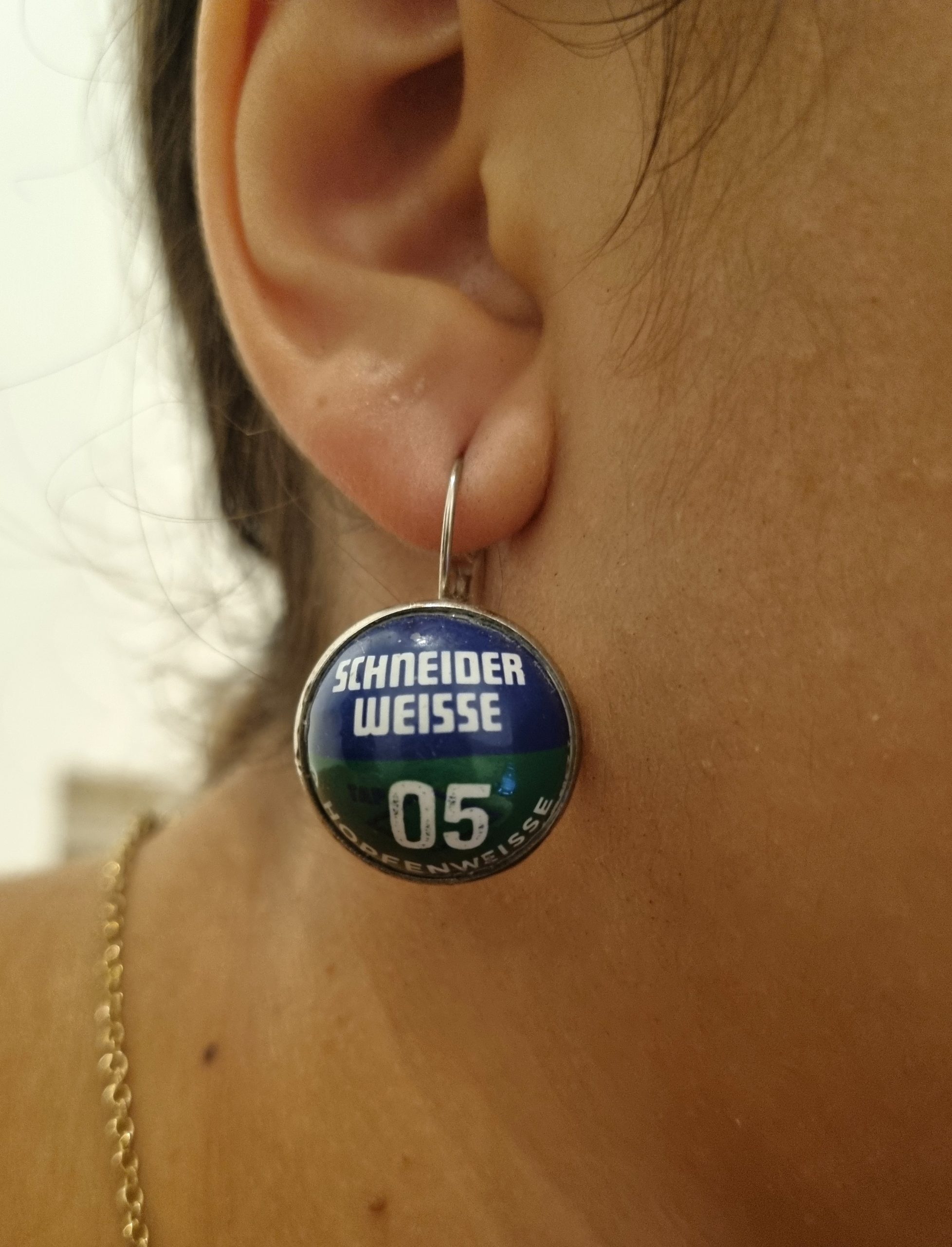Foto en oreja de los pendientes Schneider Weisse Tap 5
