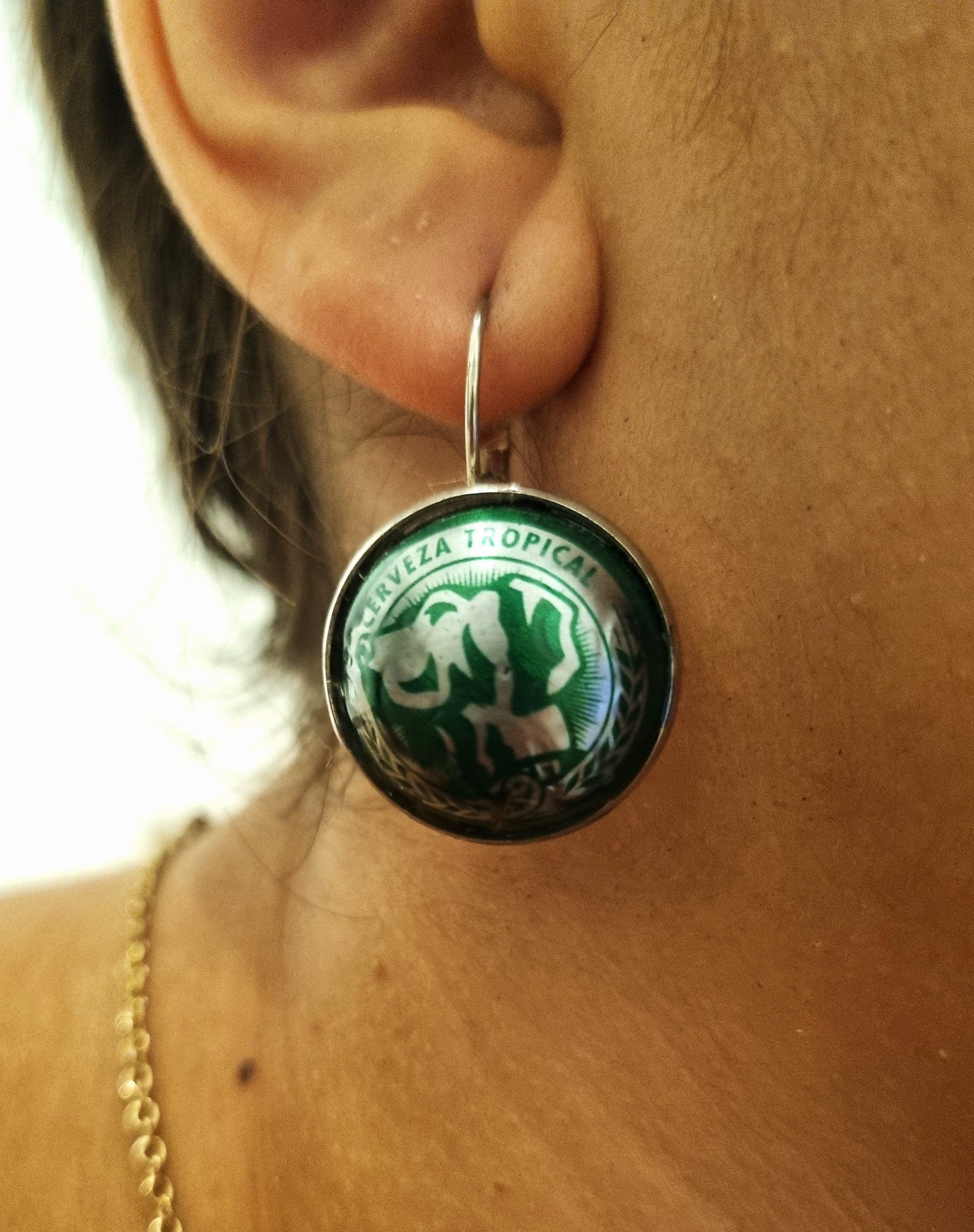 Foto en oreja de los Pendientes Tropical