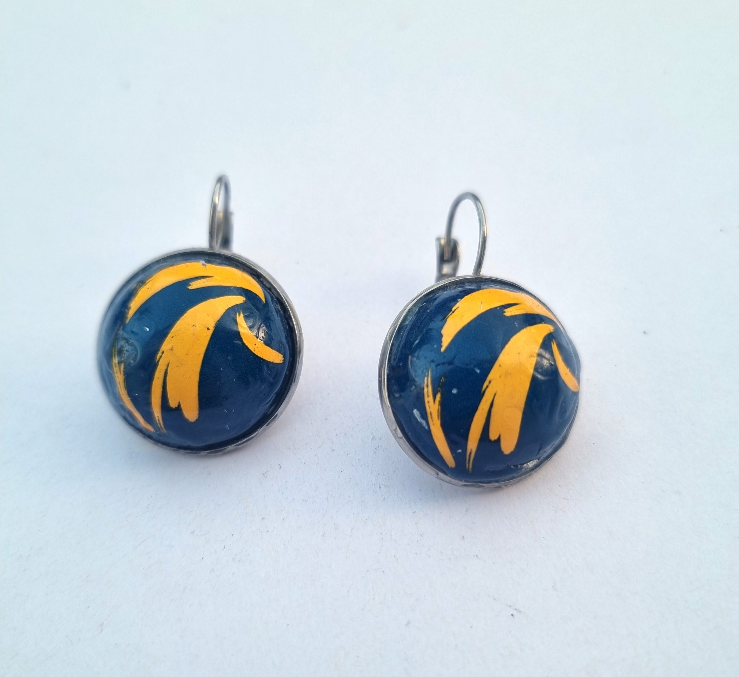 Foto frontal pendientes El Aguila