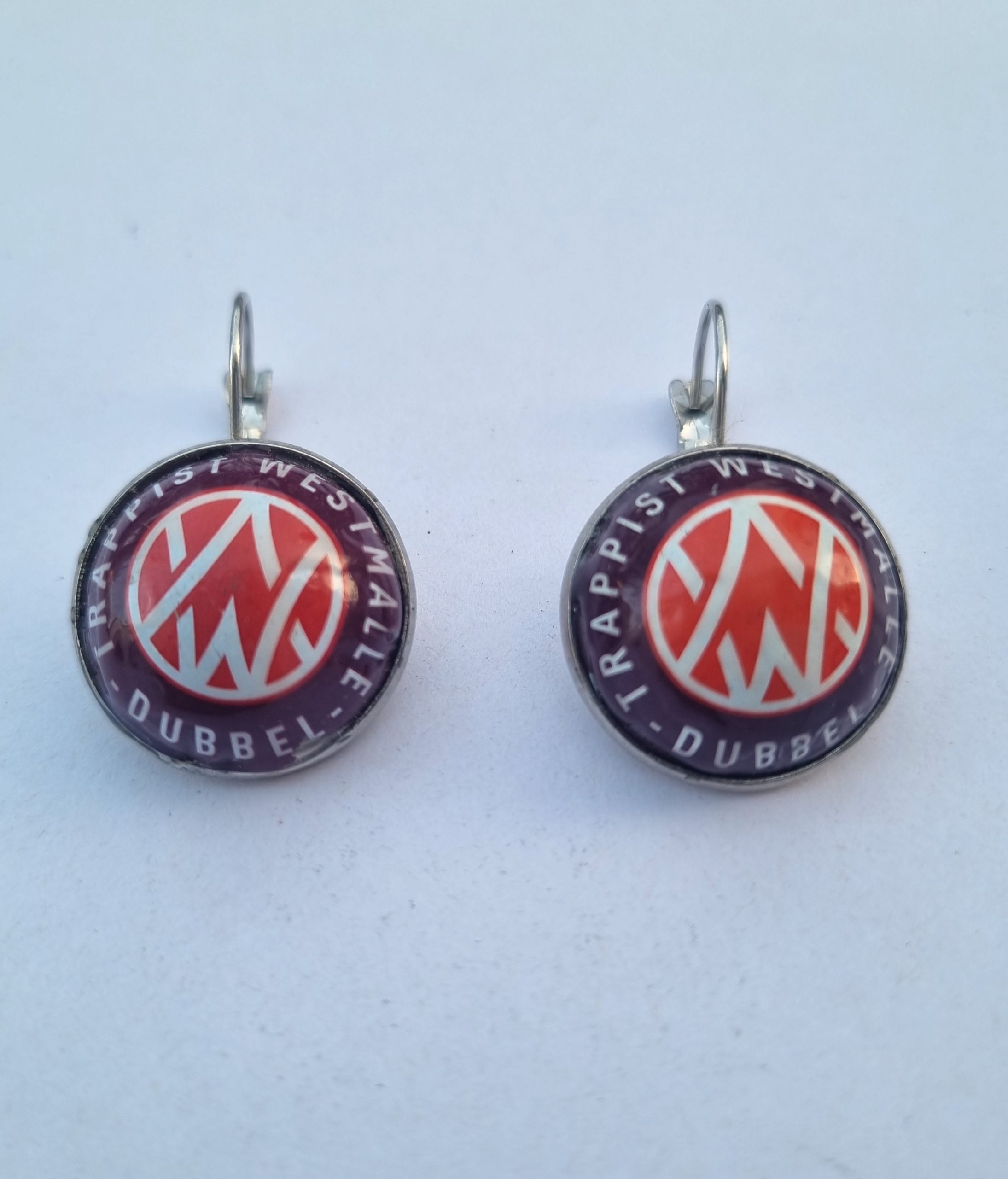 Foto frontal de los pendientes Westmalle Dubbel