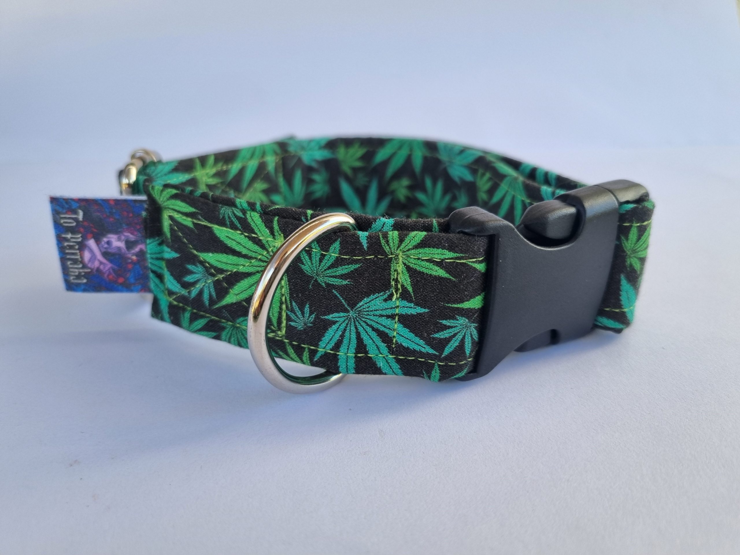Foto del collar de perro marihuana
