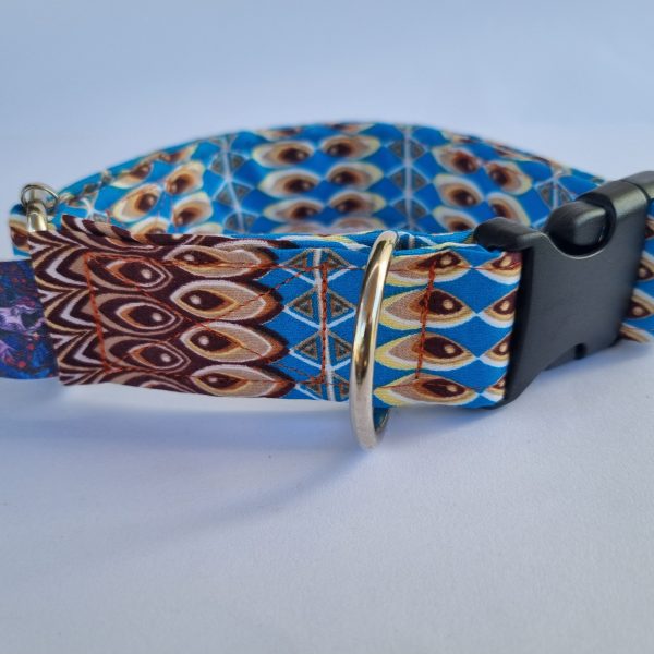 Foto del collar de perro étnico azul