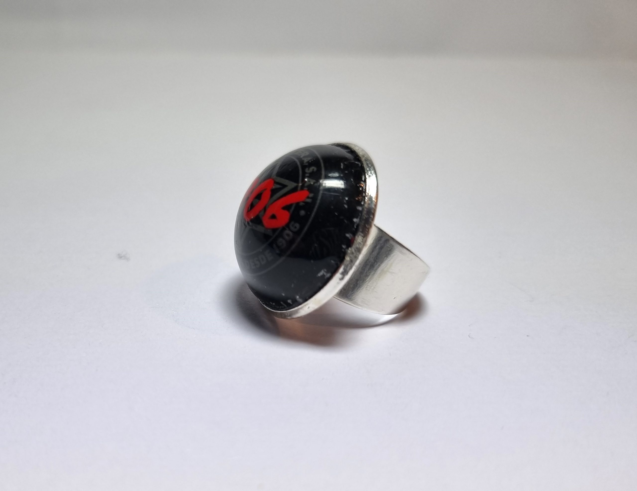 Foto lateral del Anillo Colección XXL 1906