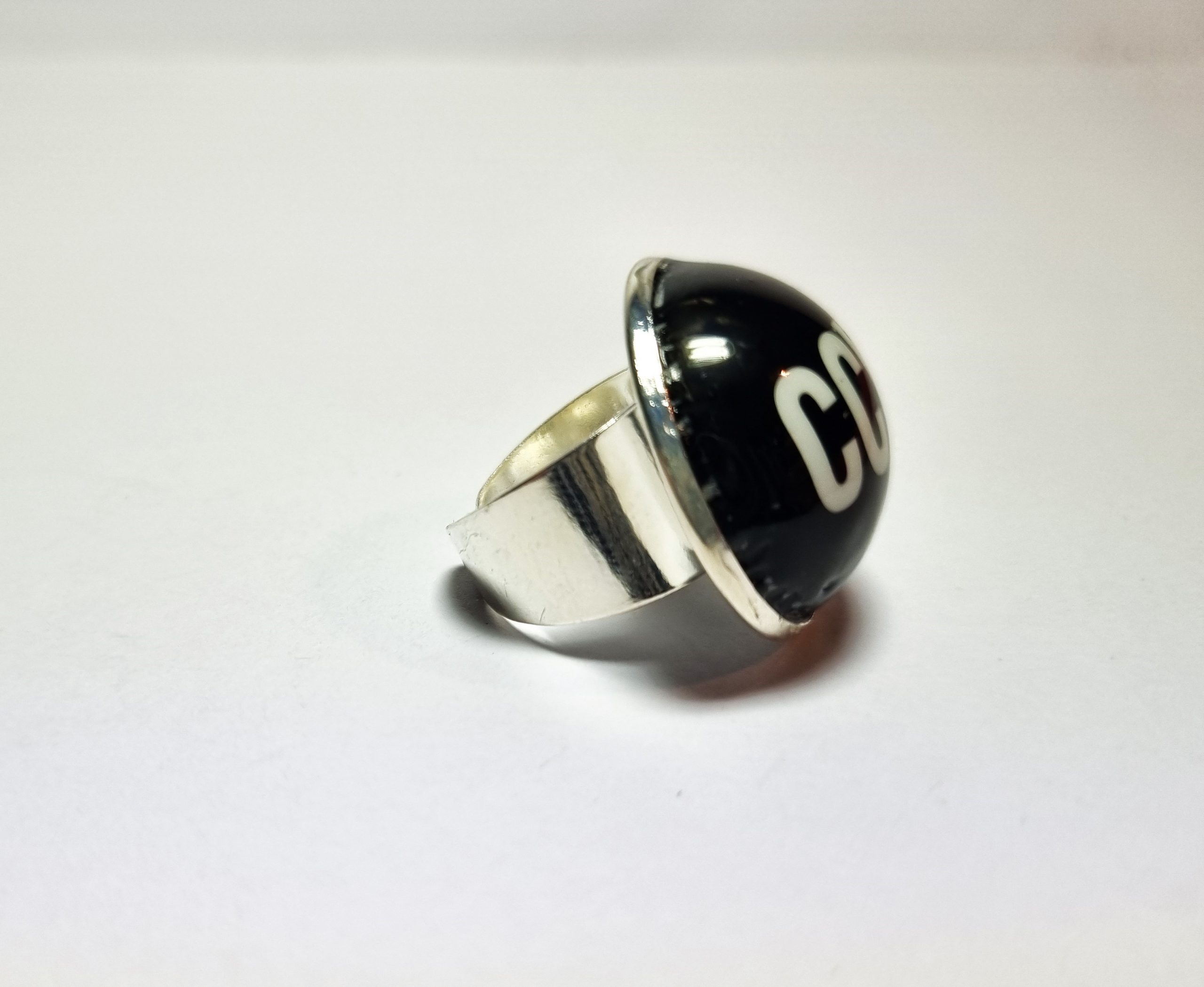 Foto lateral del Anillo Colección XXL CCVK