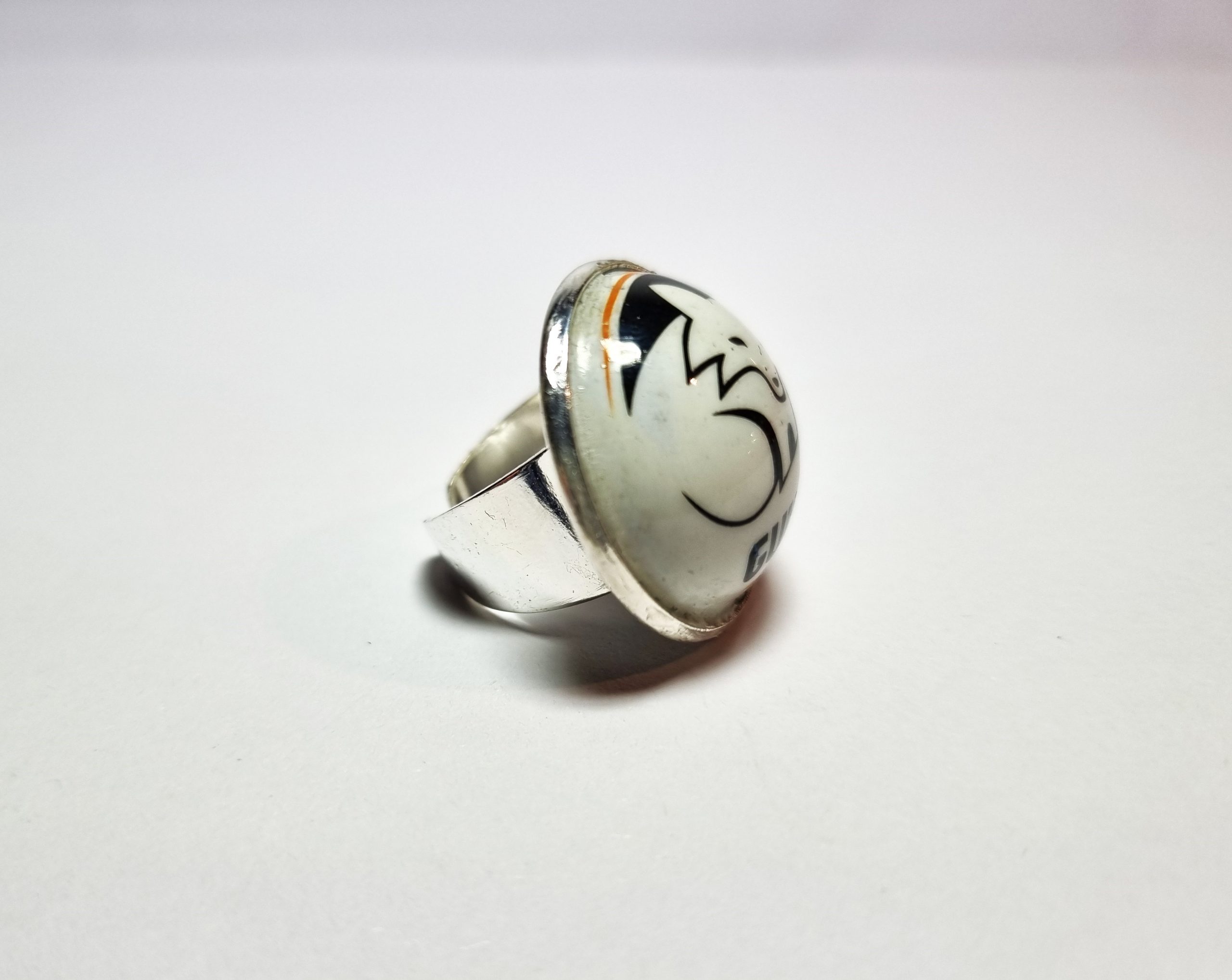Foto lateral del Anillo Colección XXL Guineu Blanco
