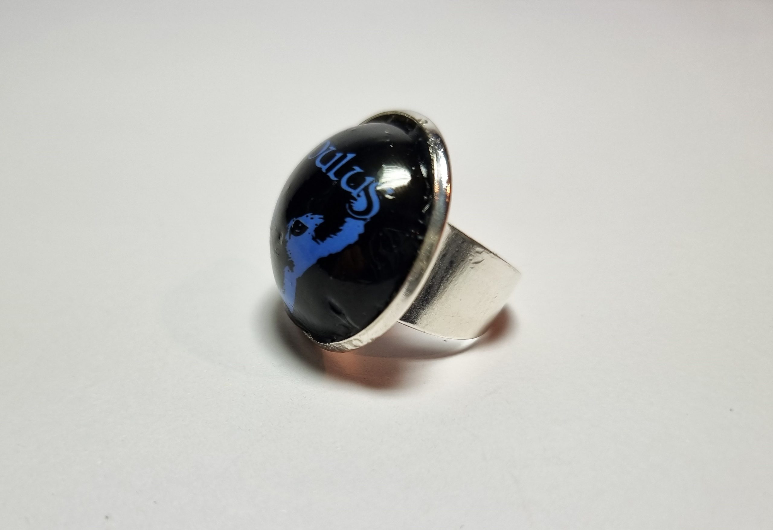 Foto lateral del Anillo Colección XXL Lupulos