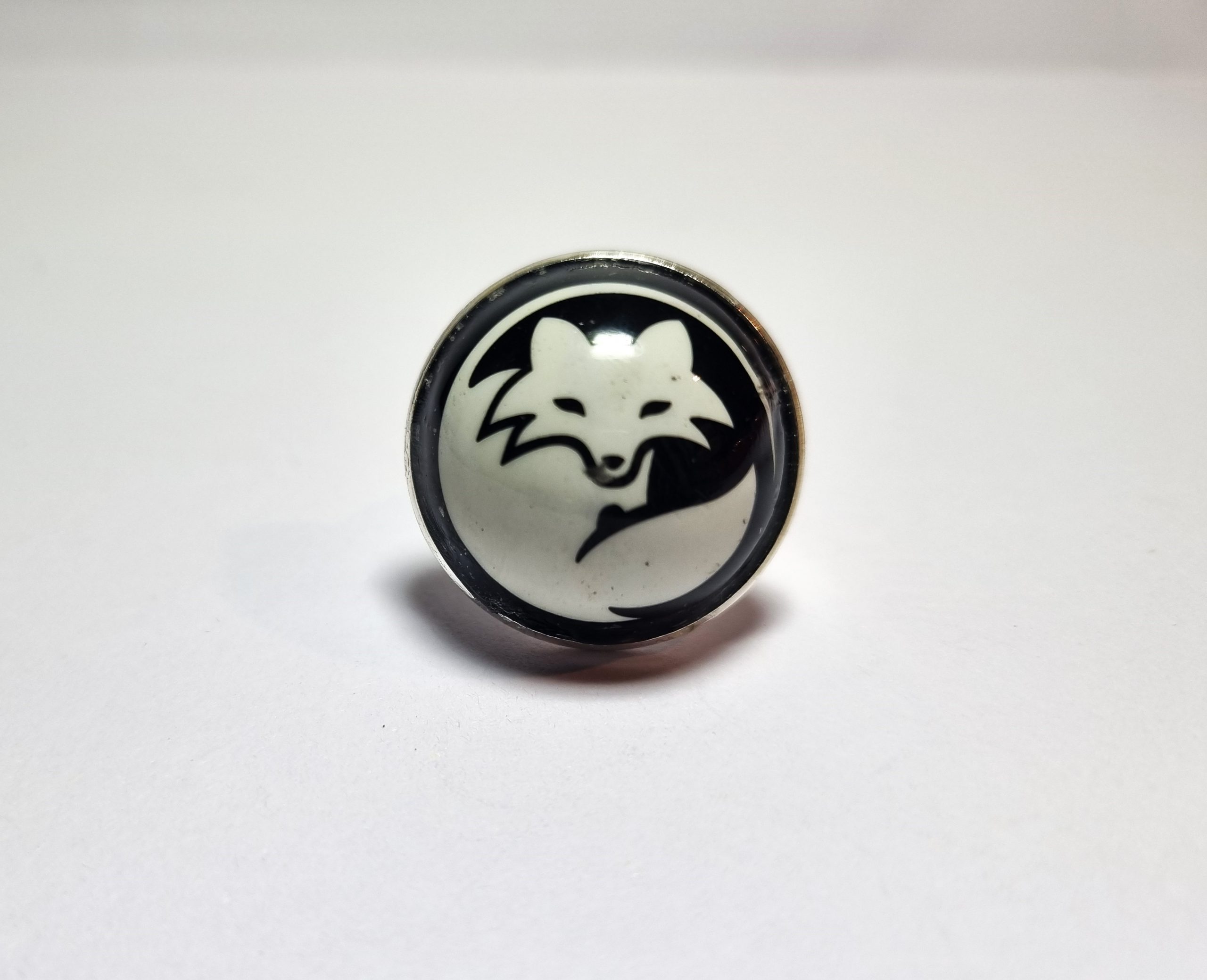 Foto frontal del Anillo Colección XXL Guineu B/N
