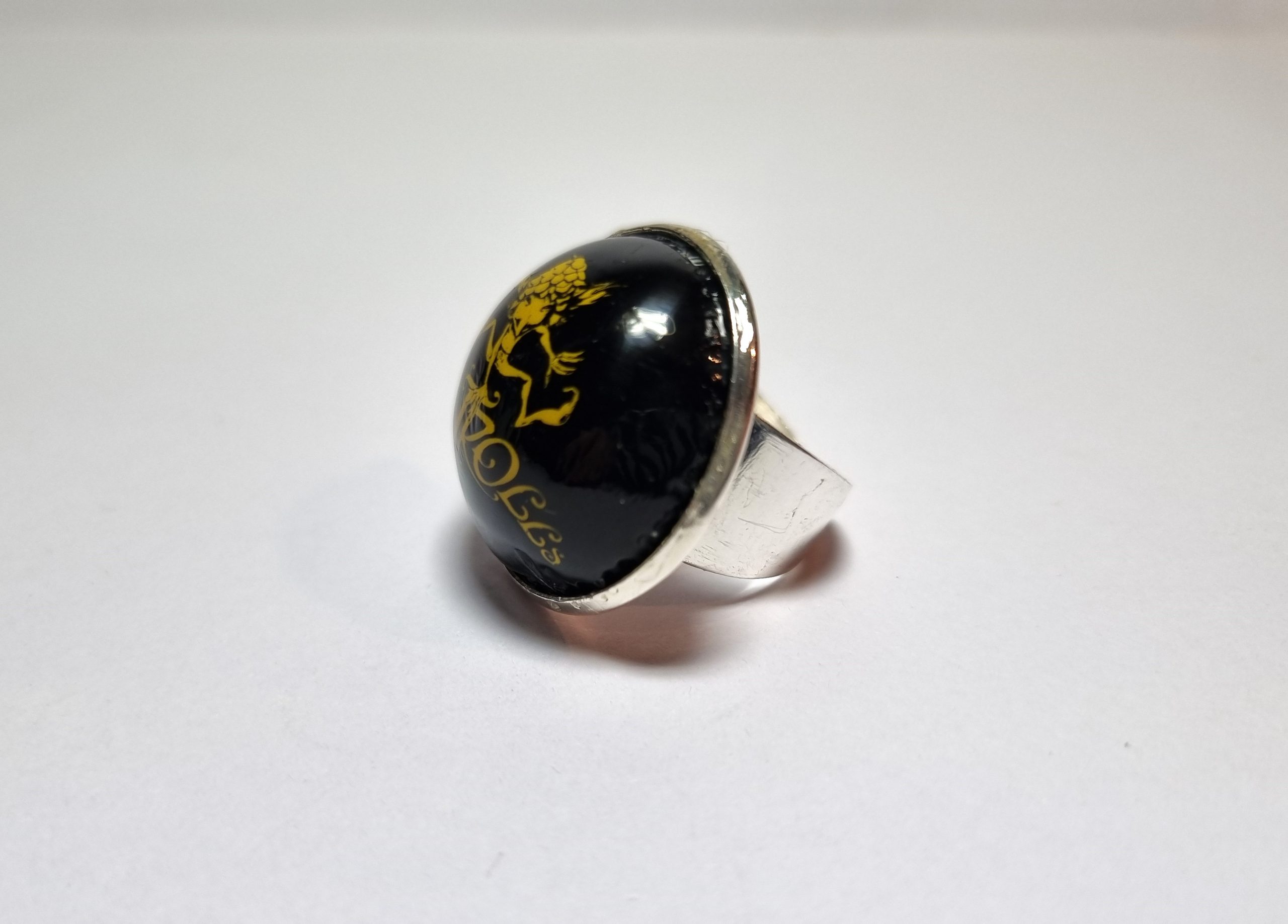 Foto lateral del Anillo Colección XXL Trolls