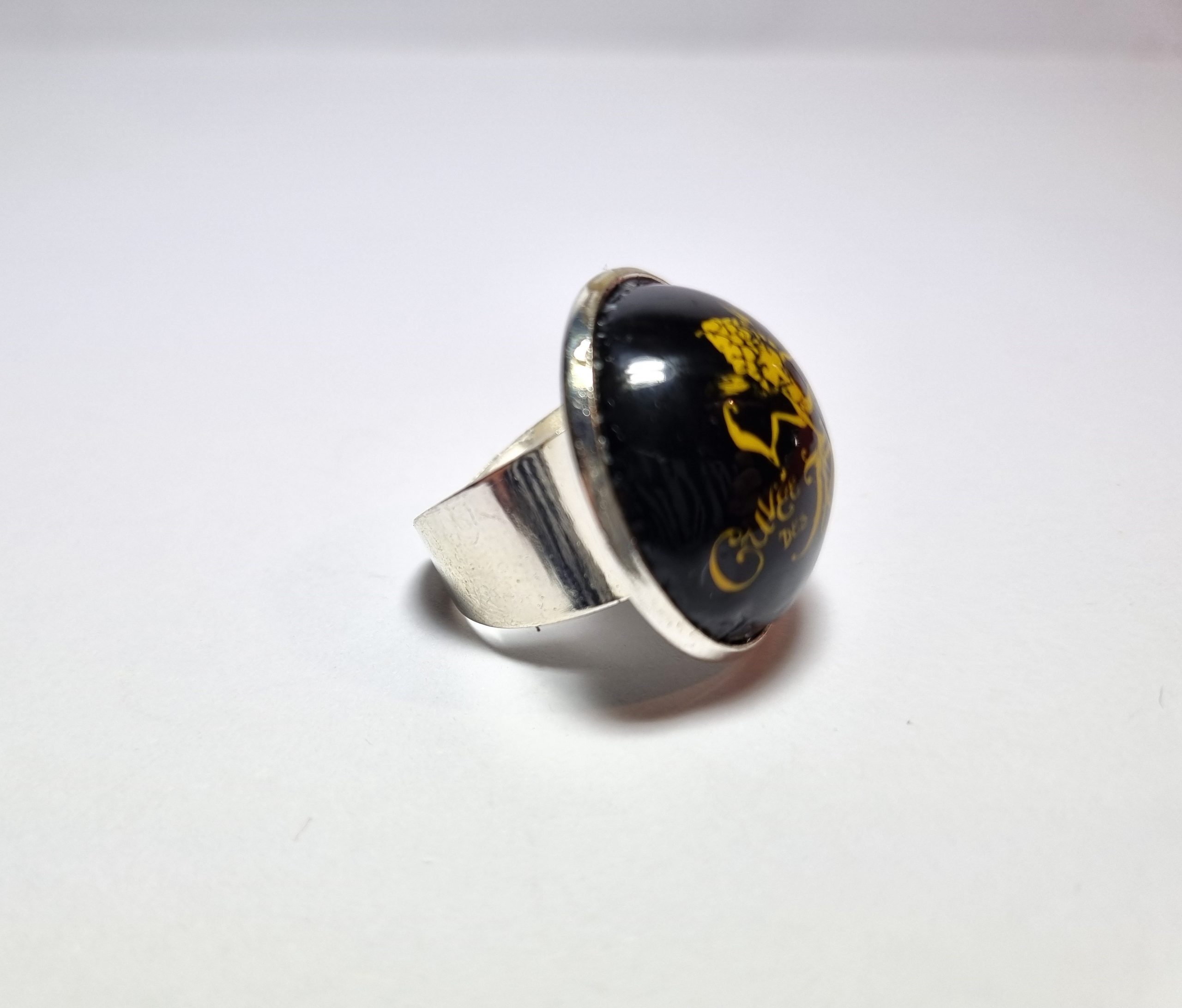 Foto lateral del Anillo Colección XXL Trolls