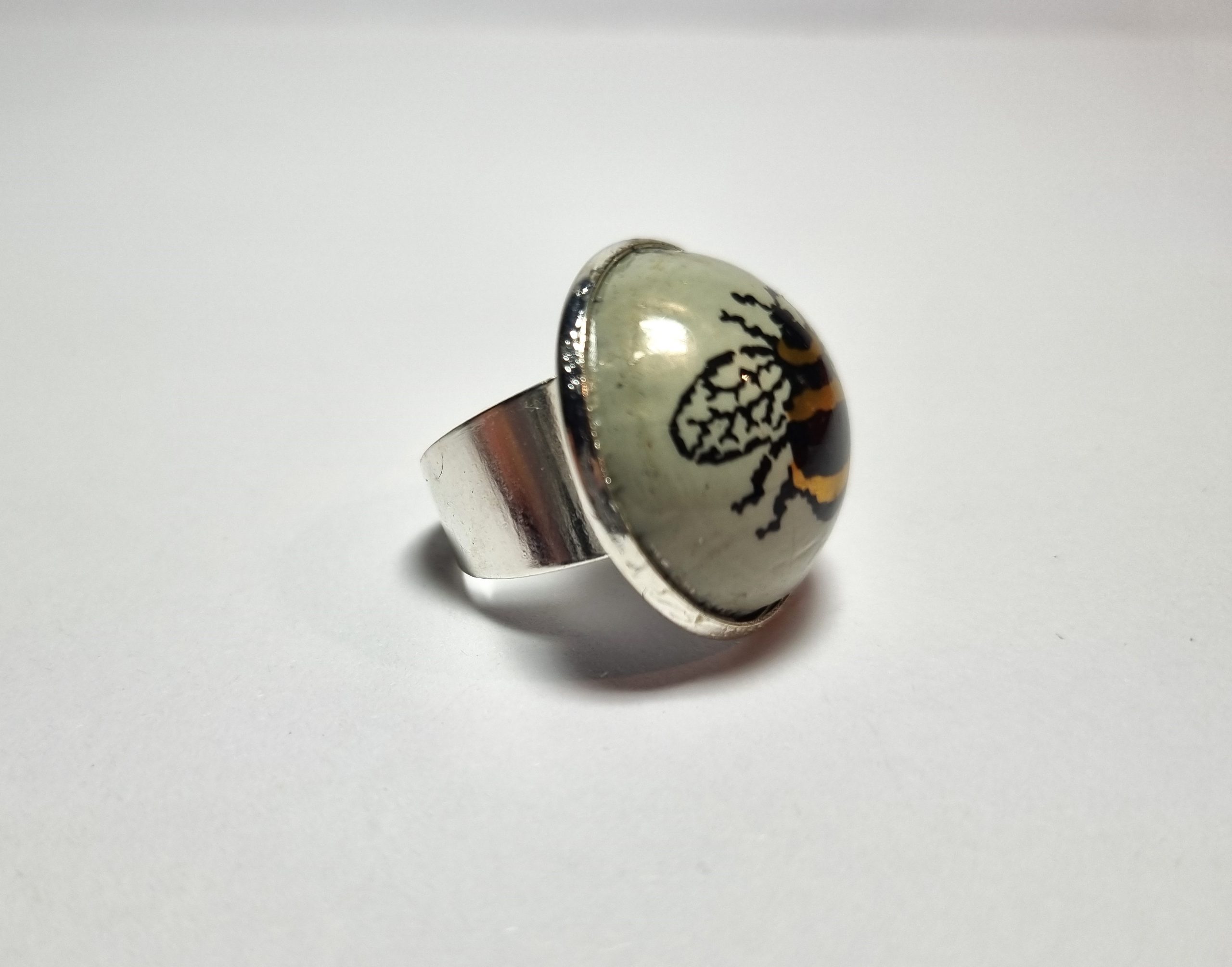 Foto lateral del Anillo Colección XXL Brakspear Bitter