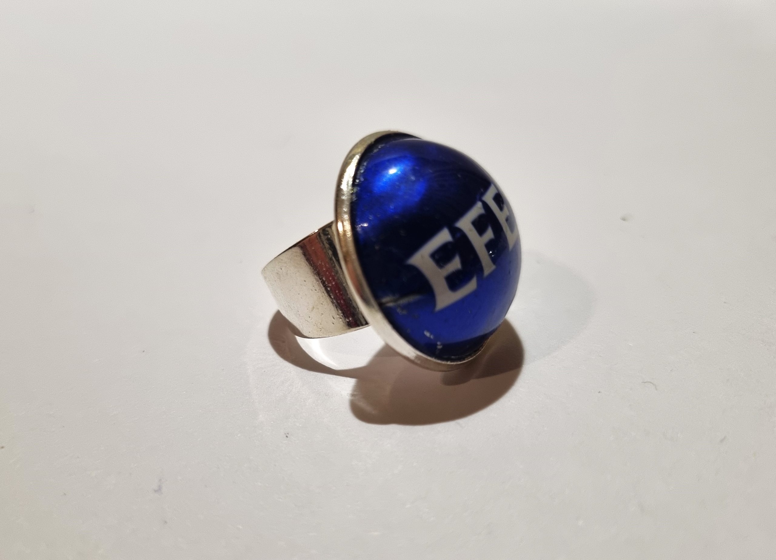 Foto lateral del Anillo Colección XXL Efes