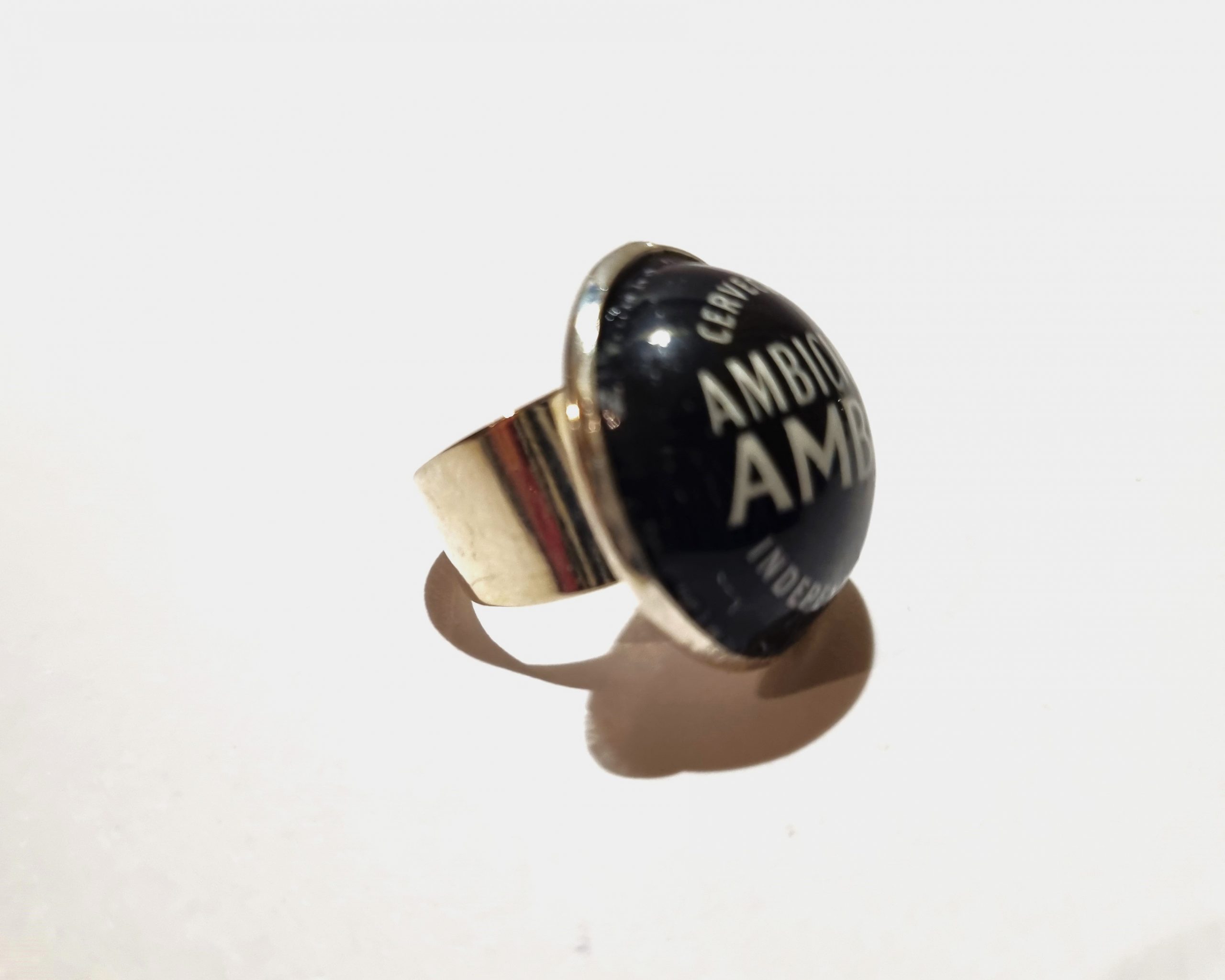 Foto lateral del Anillo Colección XXL Ámbar Ambiciosas