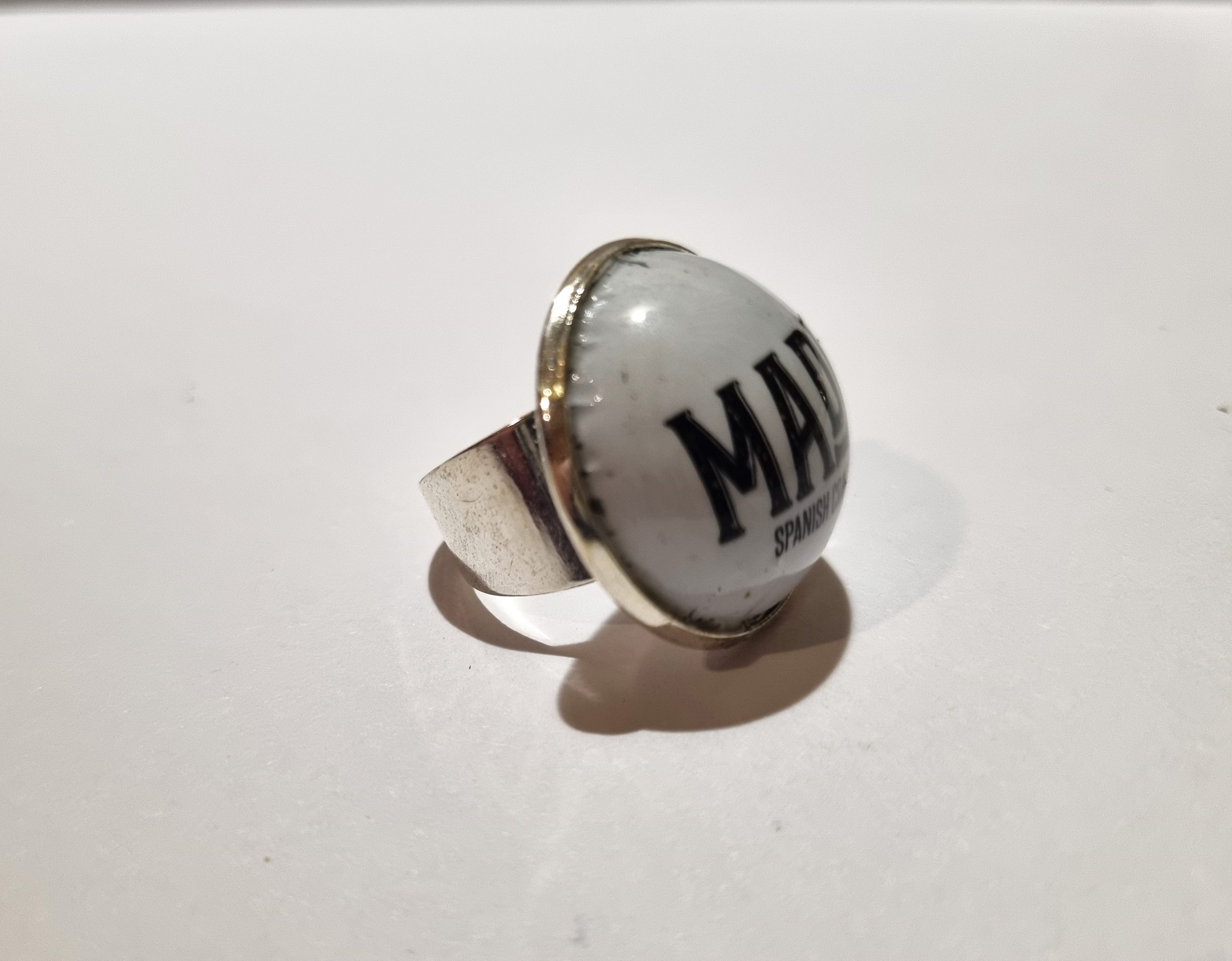 Foto lateral del Anillo Colección XXL Madrí