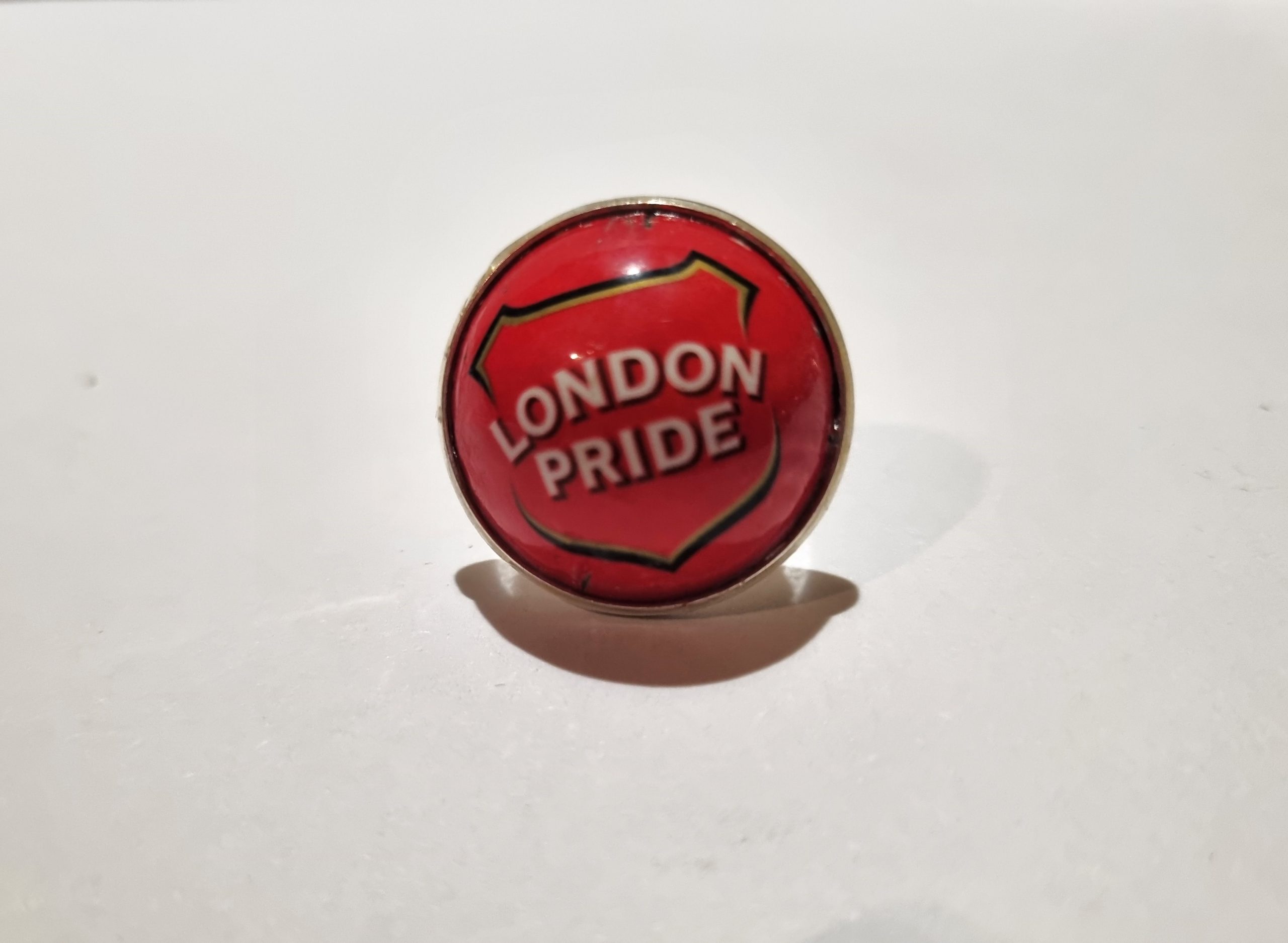 Foto frontal del Anillo Colección London Pride