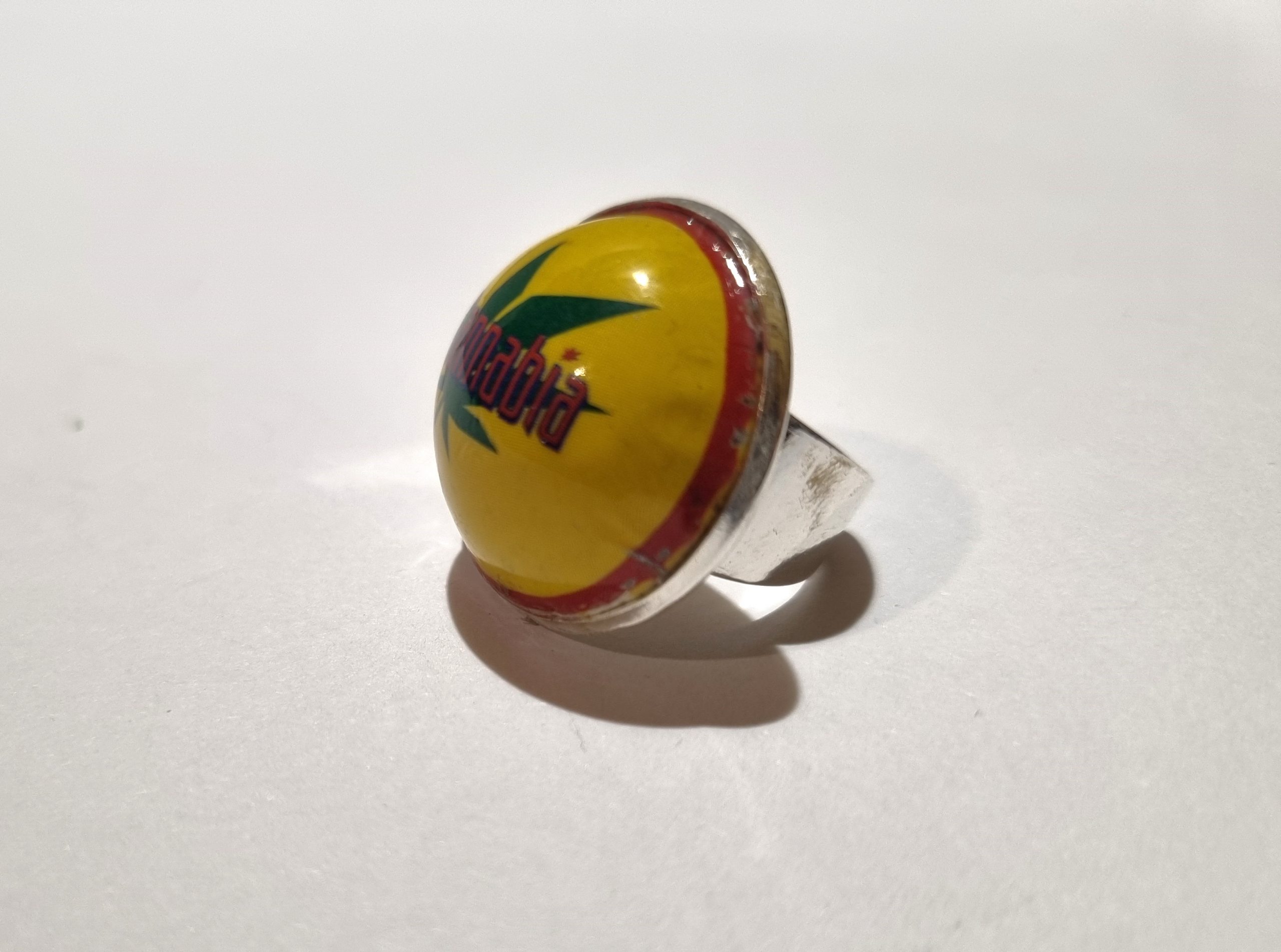 Foto lateral del Anillo Colección XXL Cannabia
