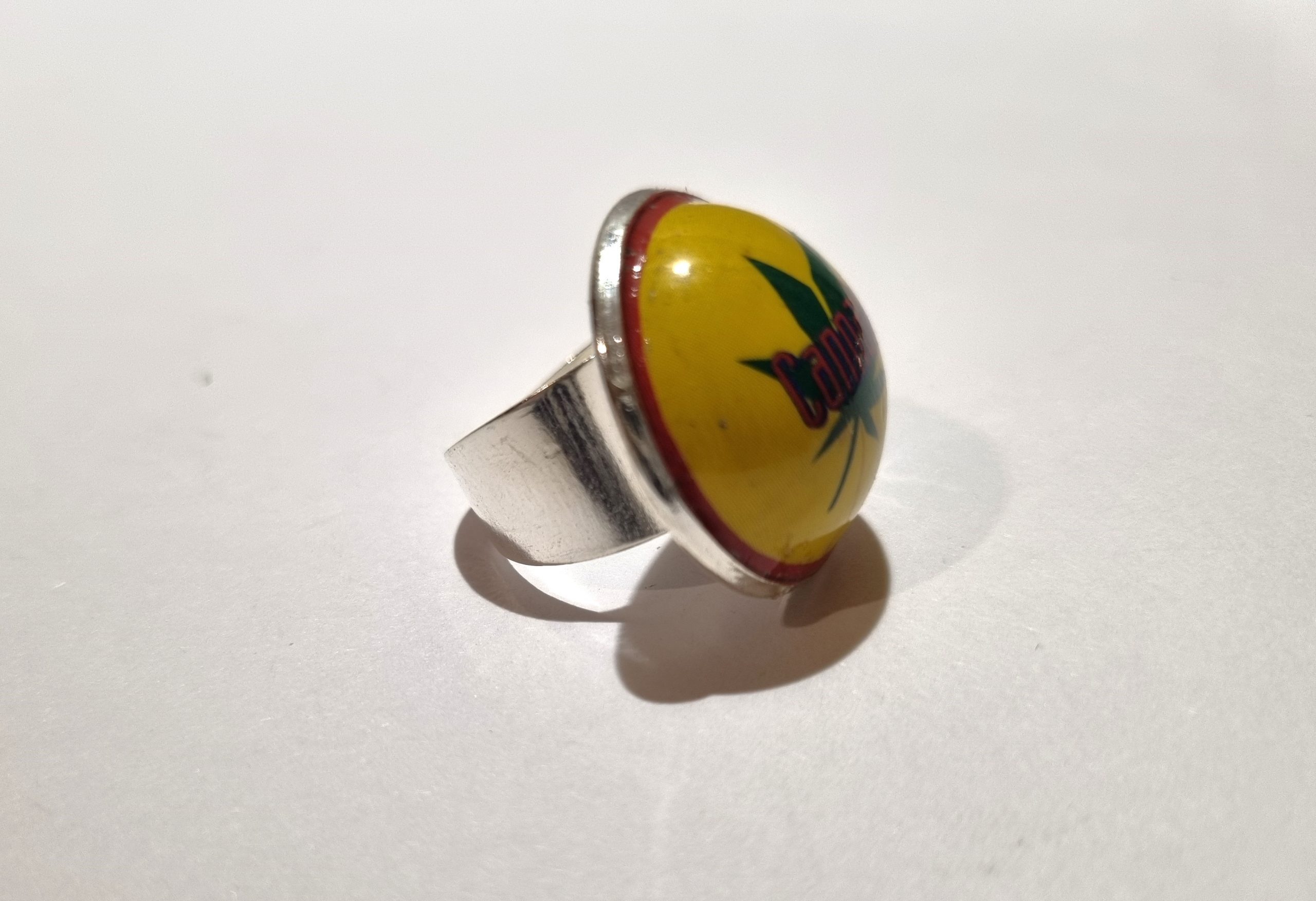 Foto lateral del Anillo Colección XXL Cannabia