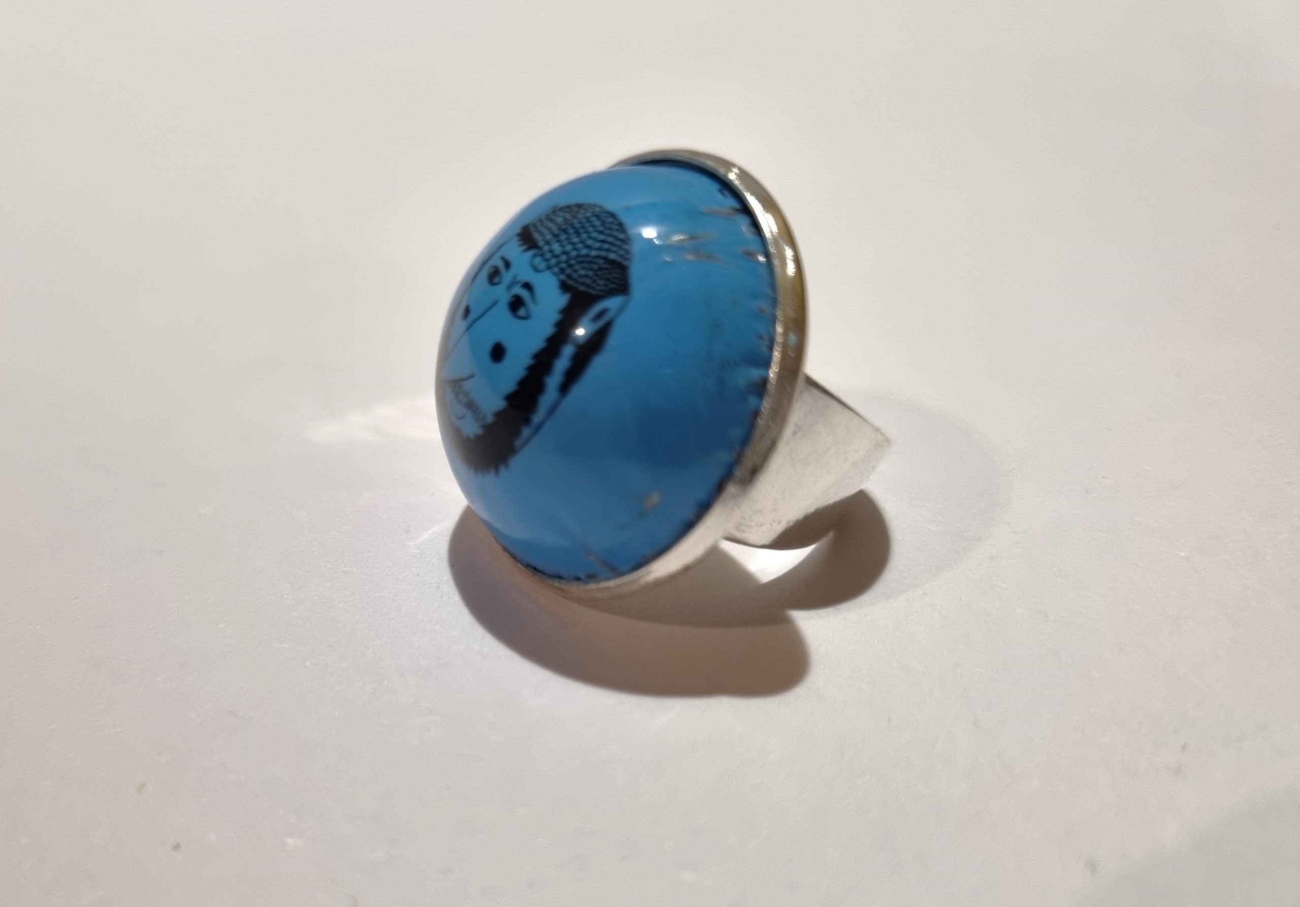 Foto lateral del Anillo Colección XXL Kadabra Golden