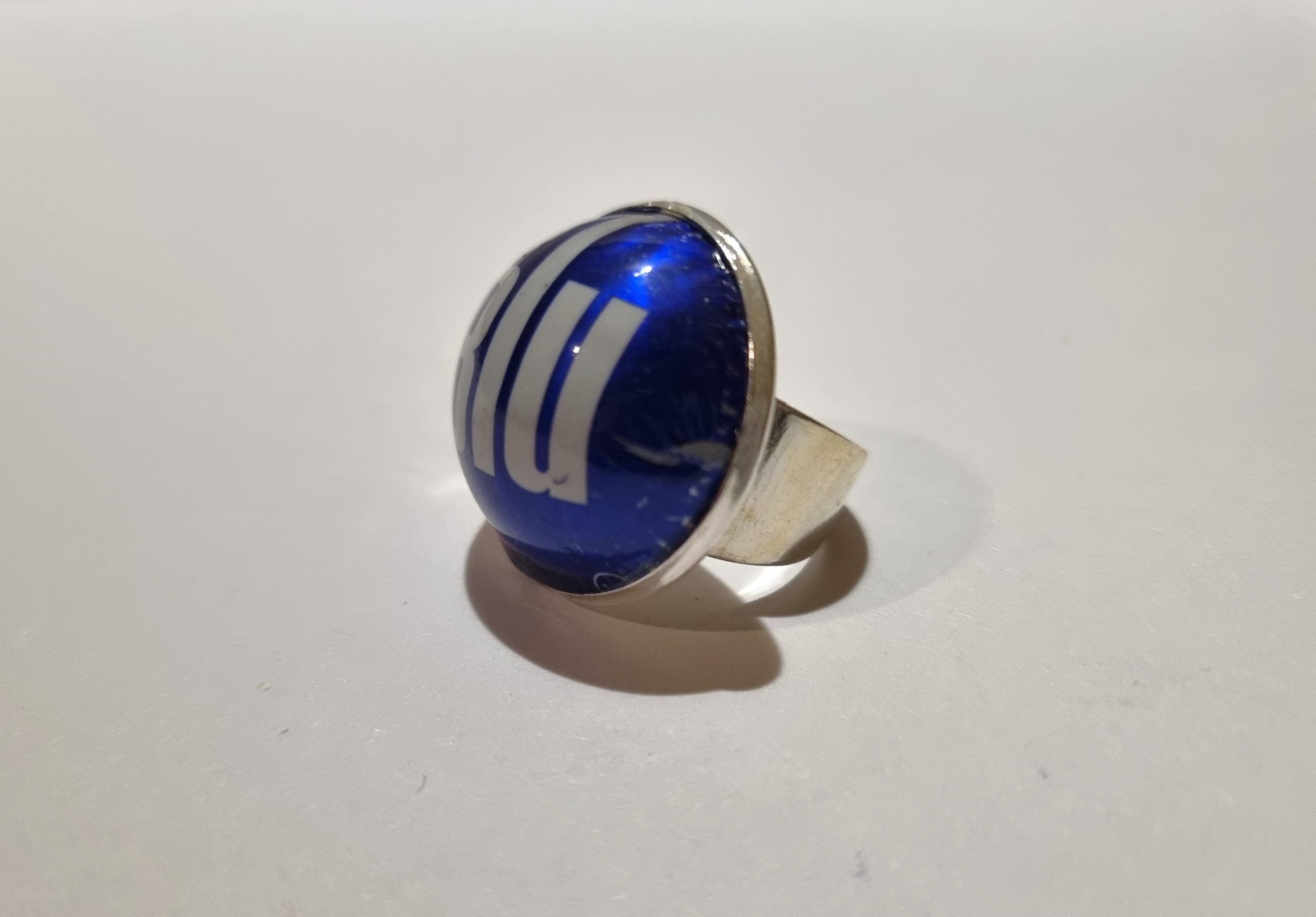 Foto lateral del Anillo Colección XXL Blu
