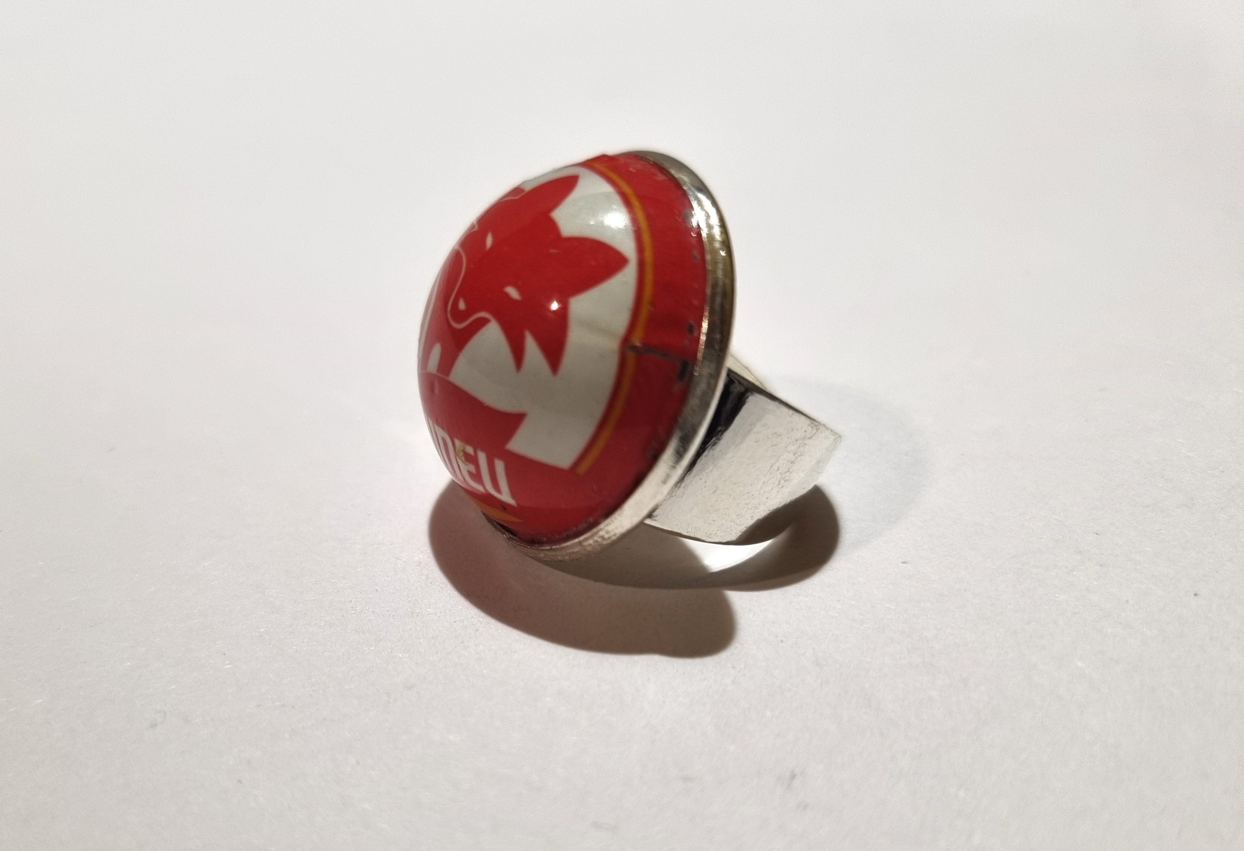 Foto lateral del Anillo Colección XXL Guineu Rojo