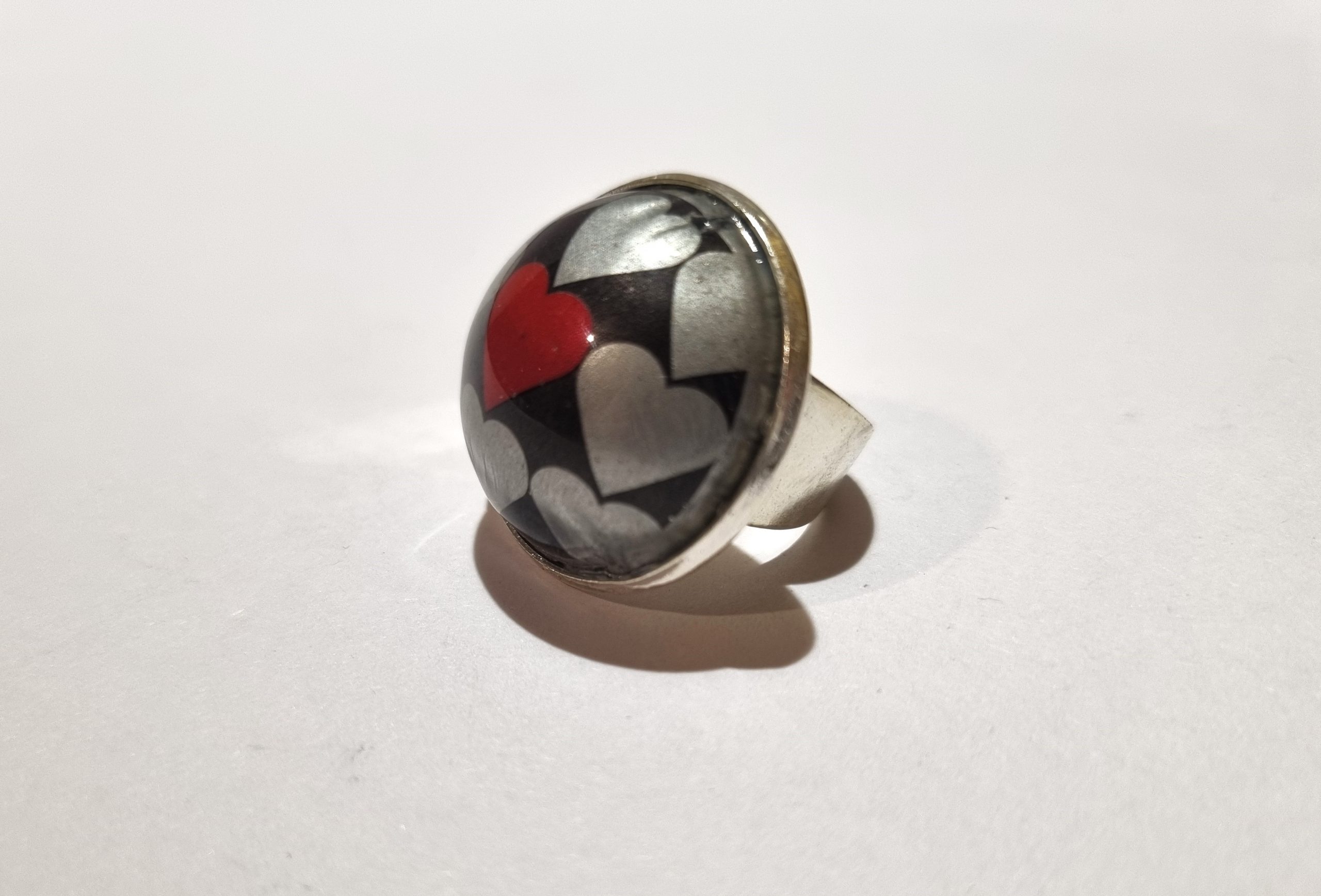 Foto lateral del Anillo Colección XXL Corazones