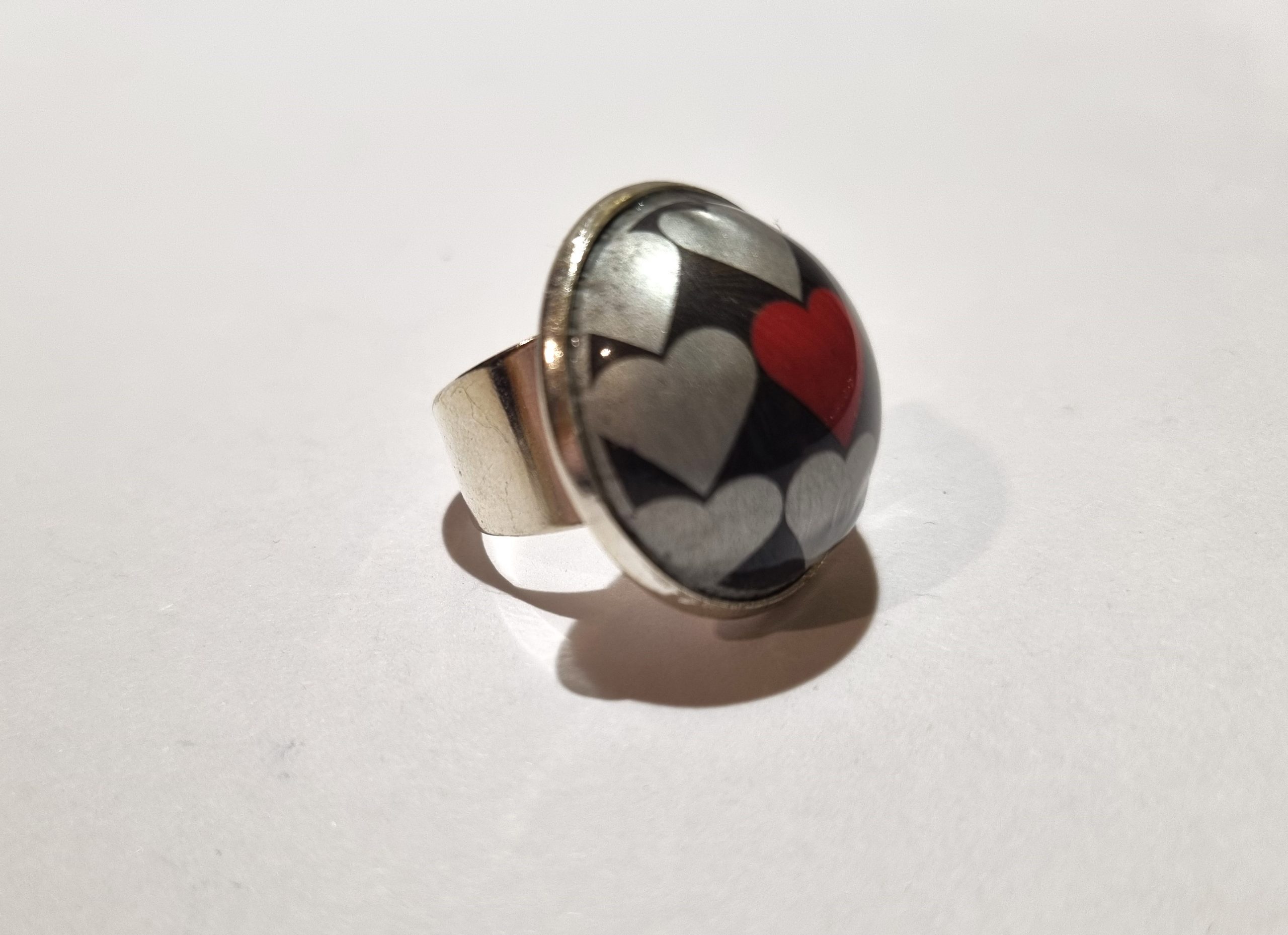 Foto lateral del Anillo Colección XXL Corazones