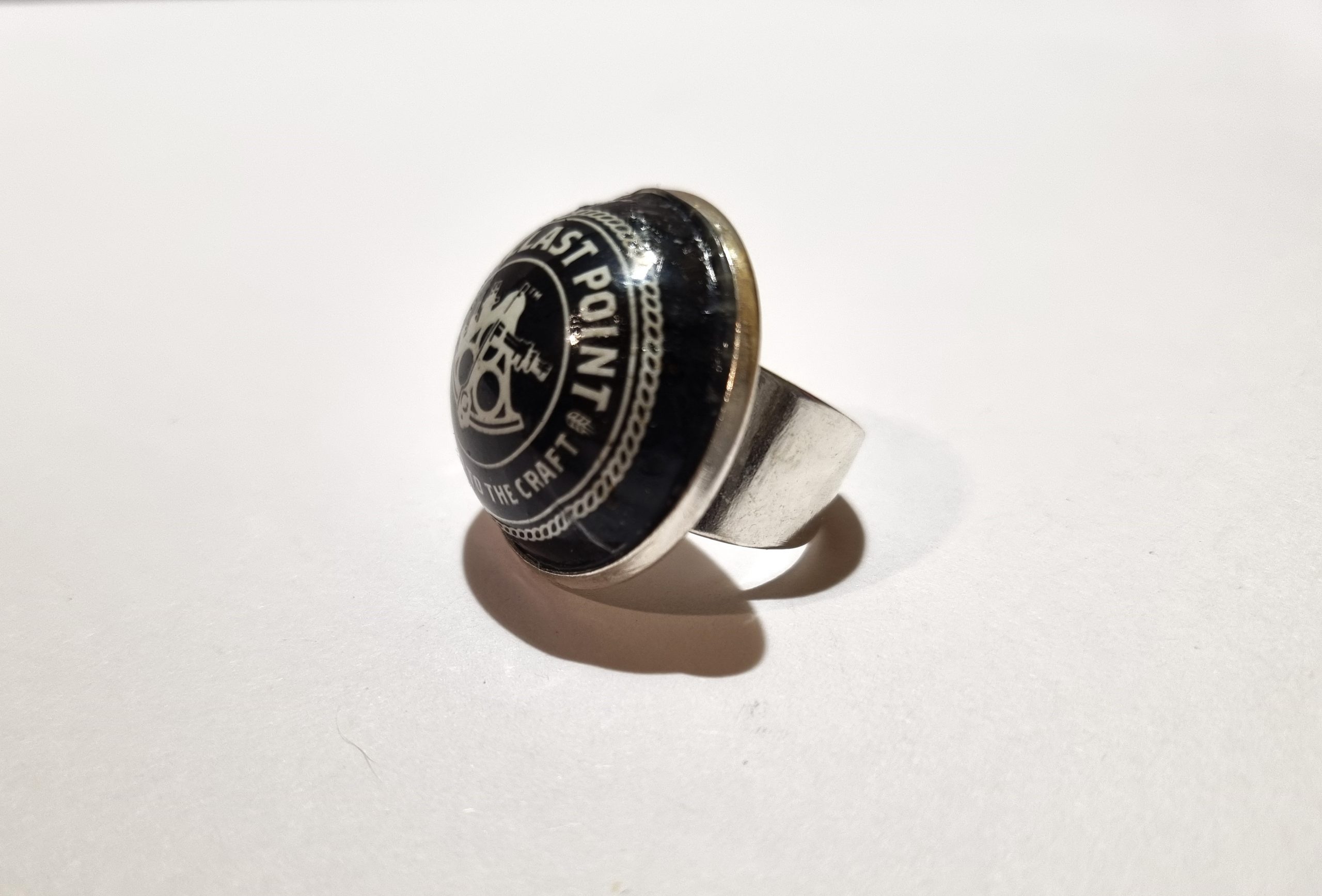Foto lateral del Anillo Colección XXL Ballast Point