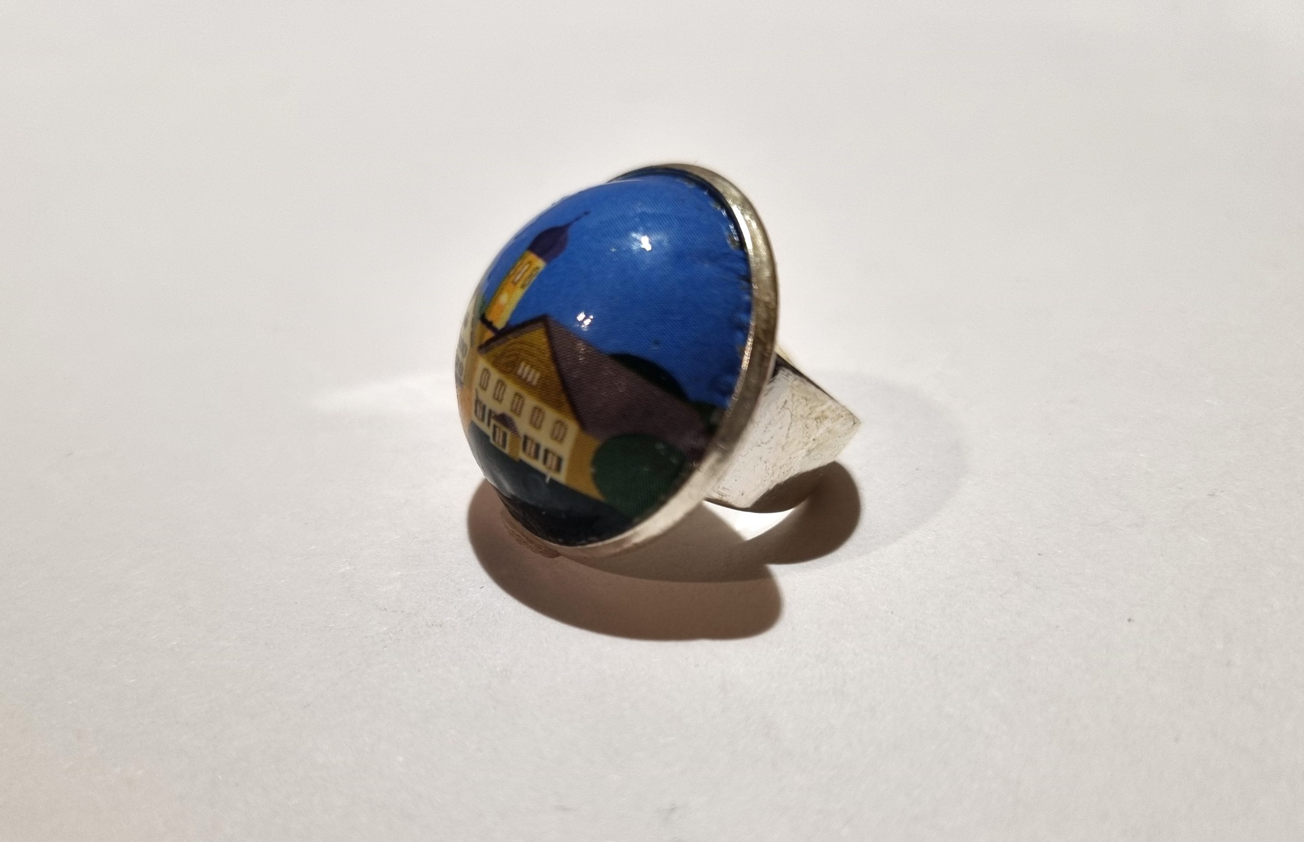 Foto lateral del Anillo Colección XXL Casas