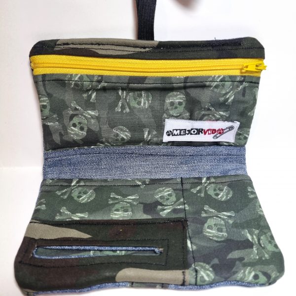 Foto de la Ta-Vaquera Calaveras Camuflaje abierta por dentro