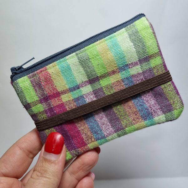 Foto del exterior de la cartera palestina colorines
