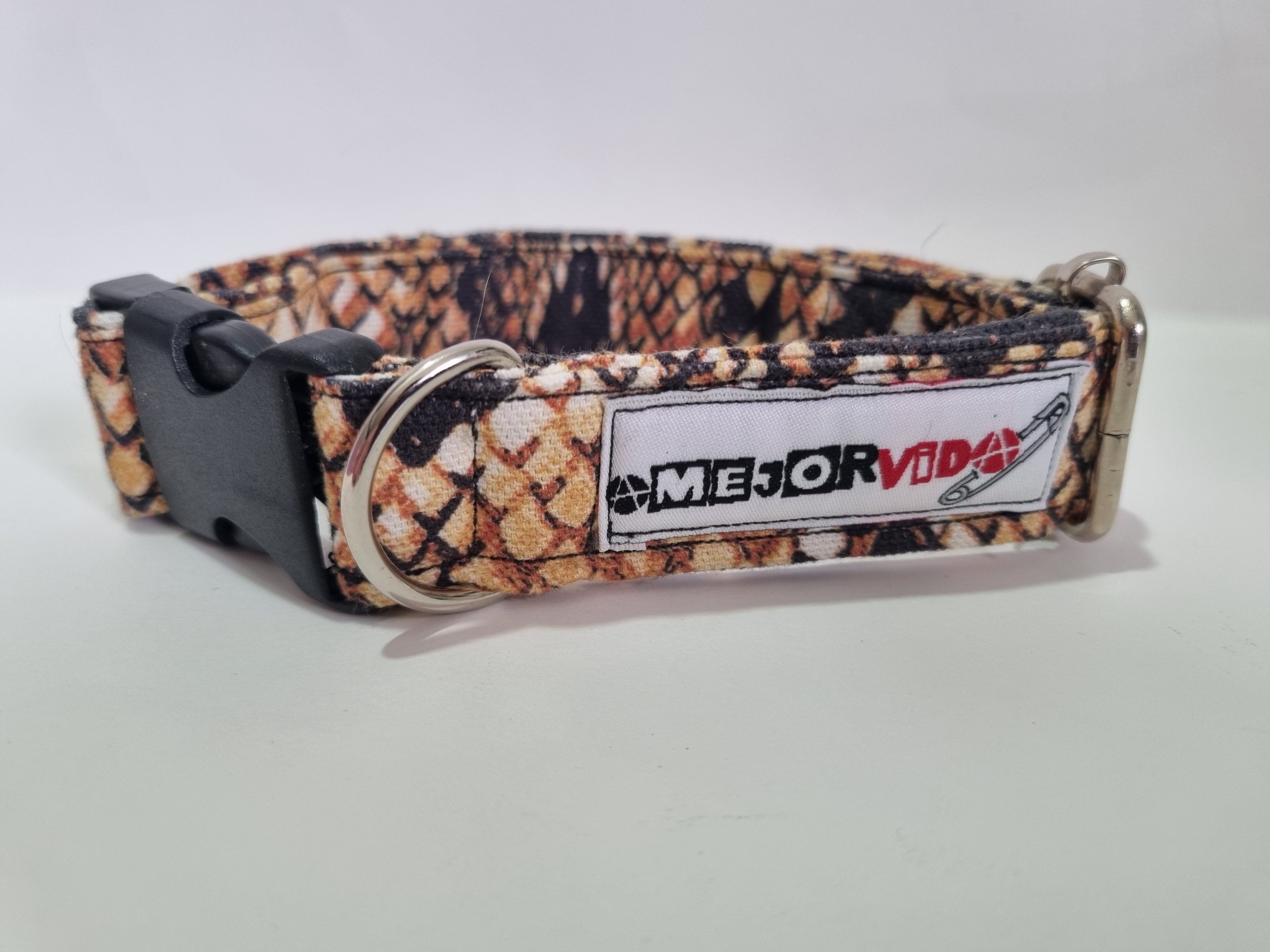 Foto del collar de perro serpiente