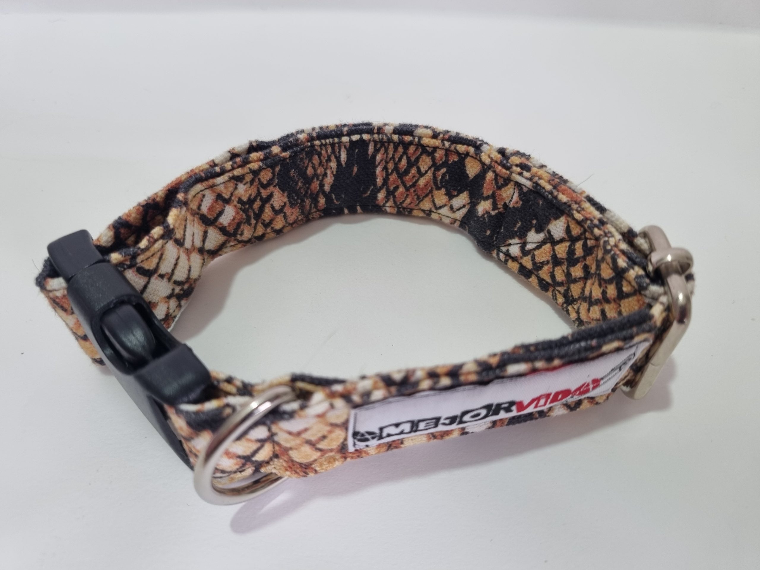 Foto del collar de perro serpiente