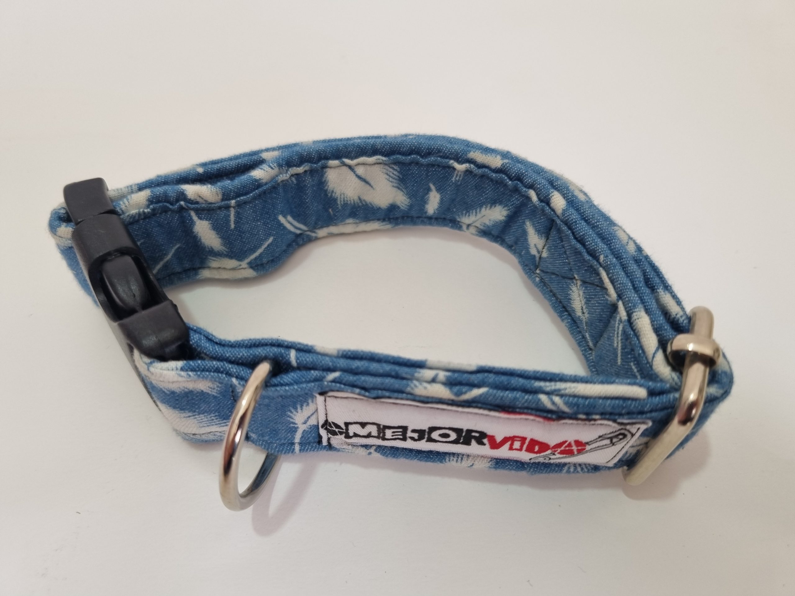 Foto del collar de perro vaquero plumas
