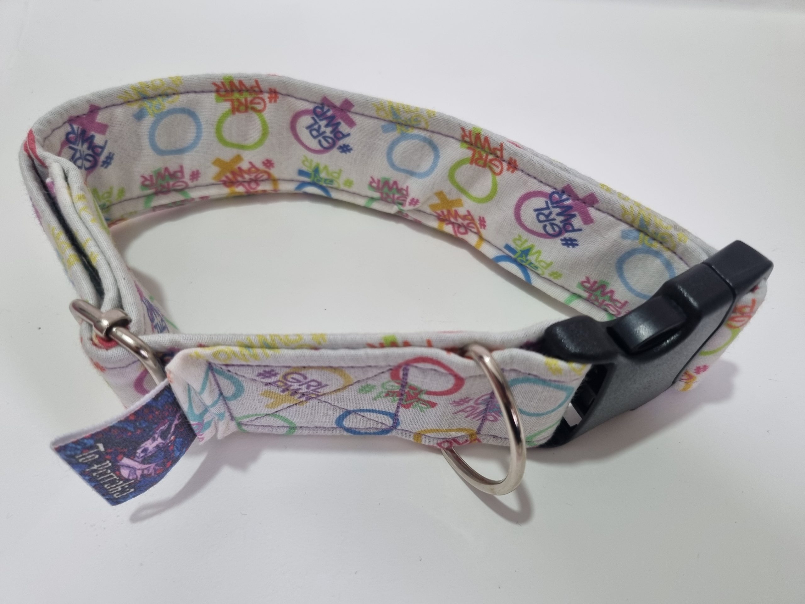 Foto del collar de perro girl power