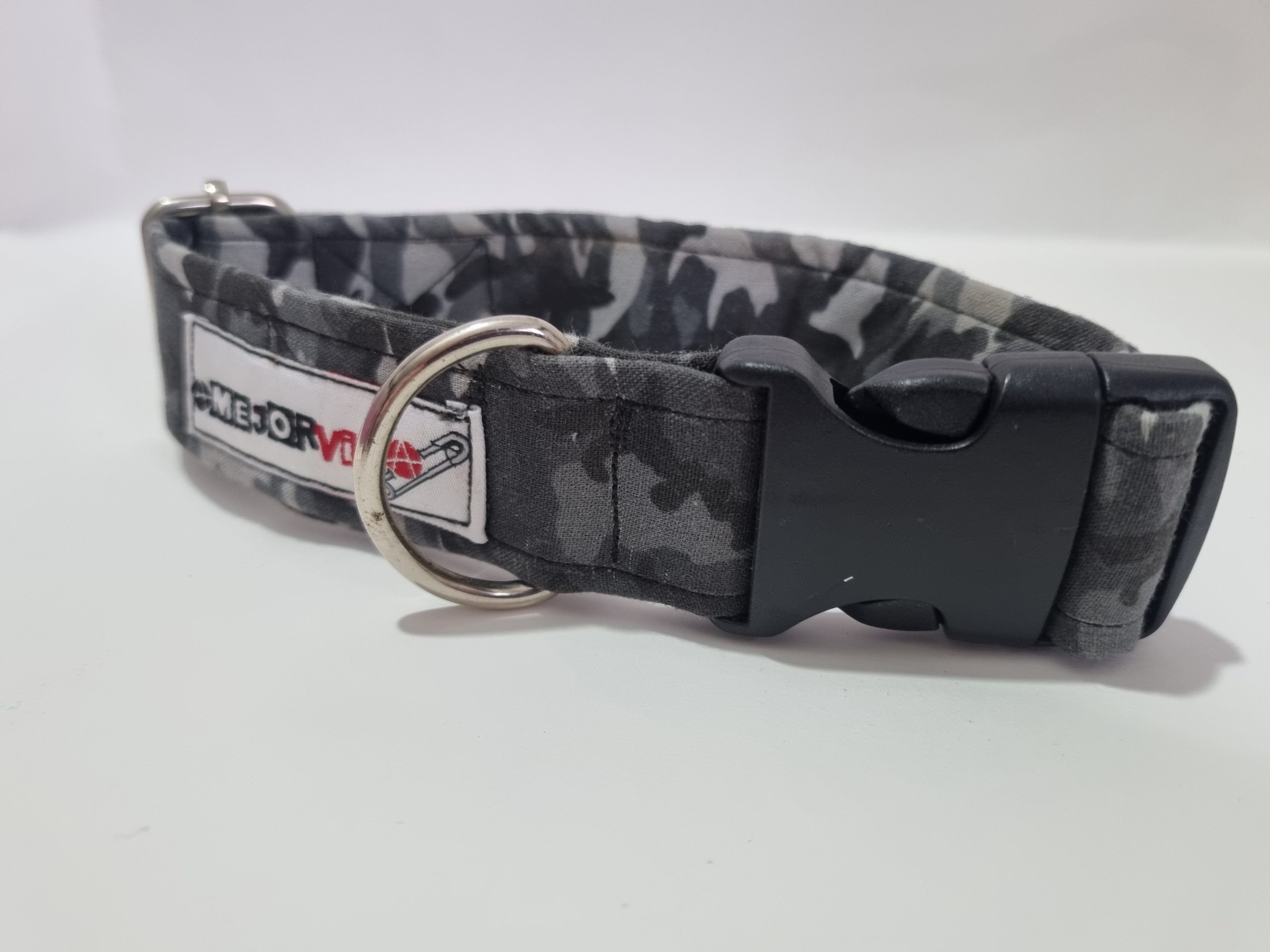 Foto del collar de perro camuflaje gris