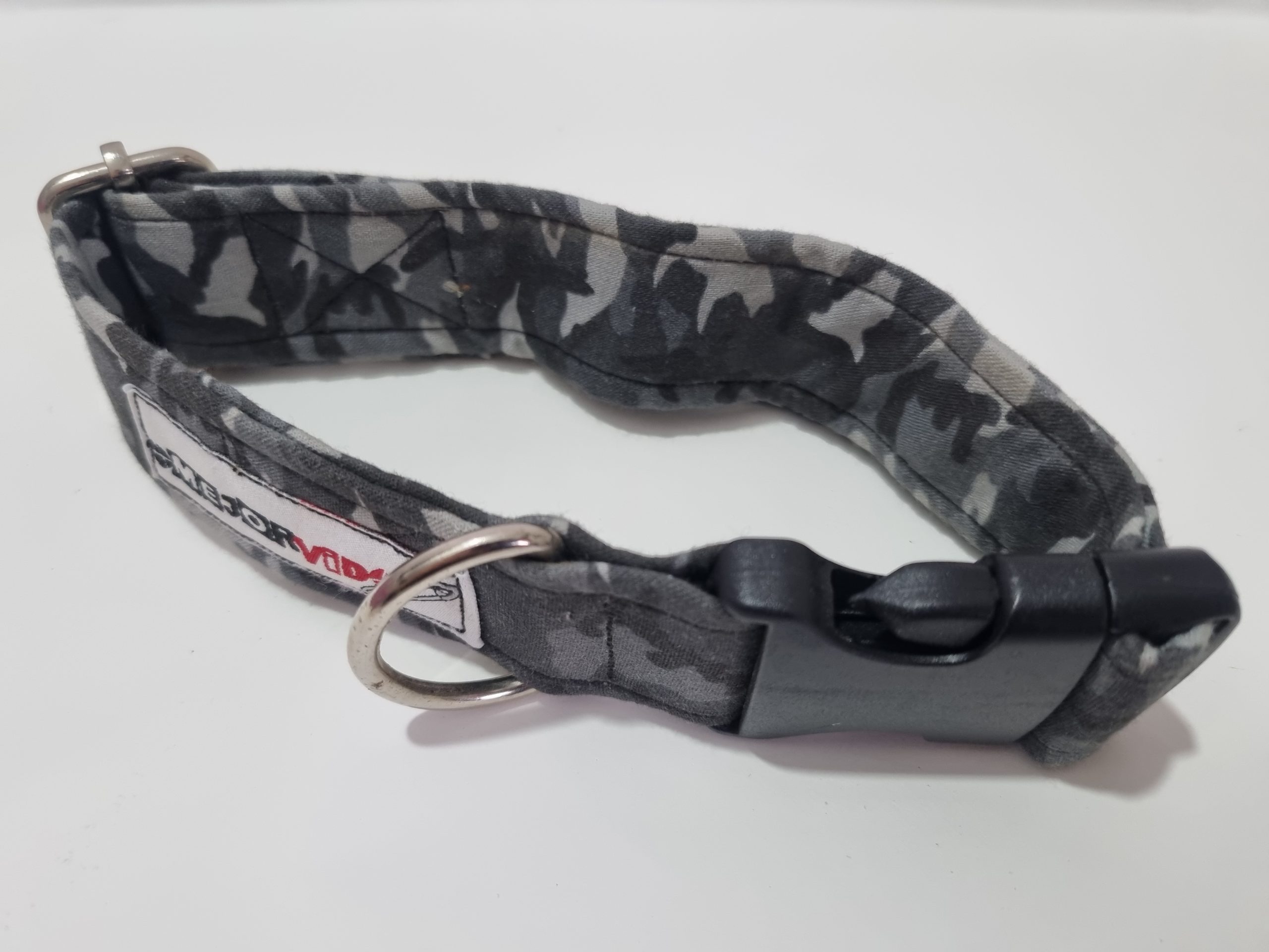 Foto del collar de perro camuflaje gris