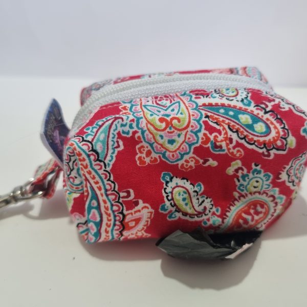 Foto del porta bolsas para perro etnico rojo