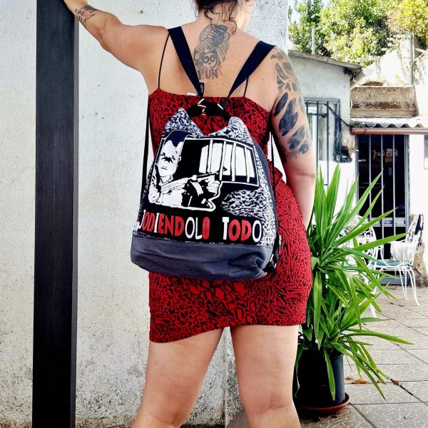 Foto de la Tote-Mochi puesta como mochila